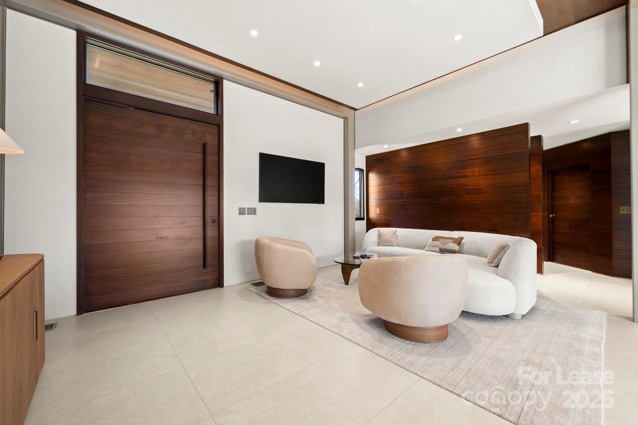 1709 Dearmon Dr - Photo 6 of 48