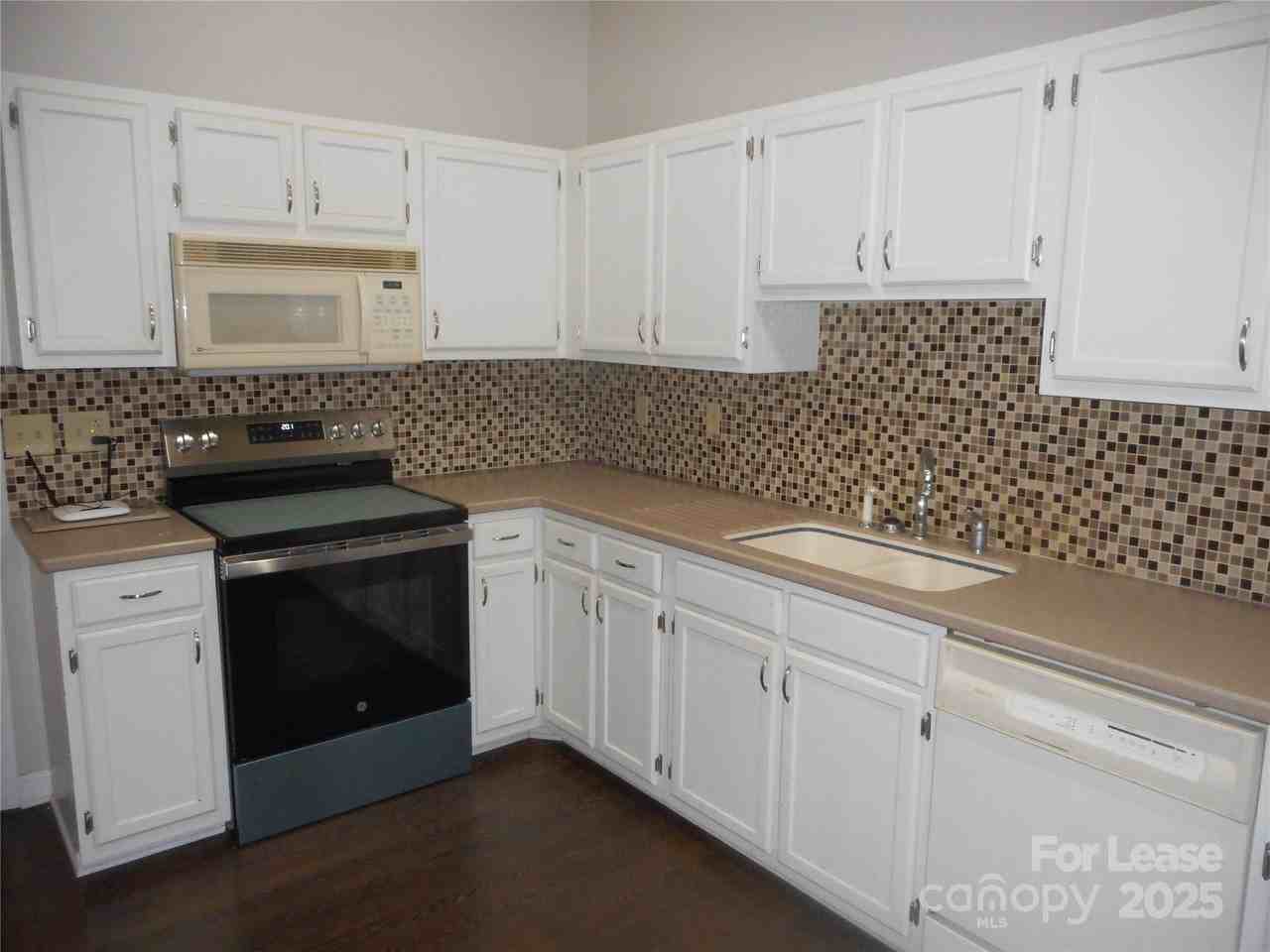 10749 Colony Woods Dr - Photo 4 of 24