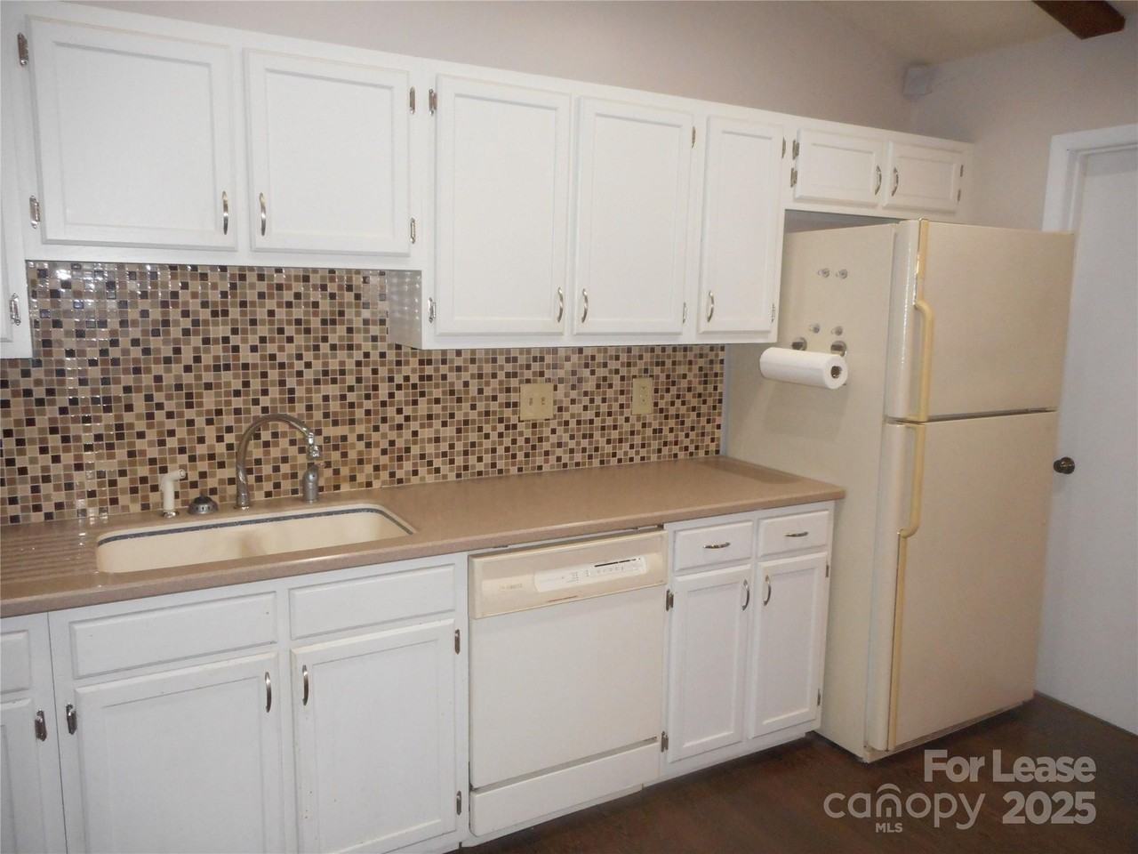 10749 Colony Woods Dr - Photo 5 of 24