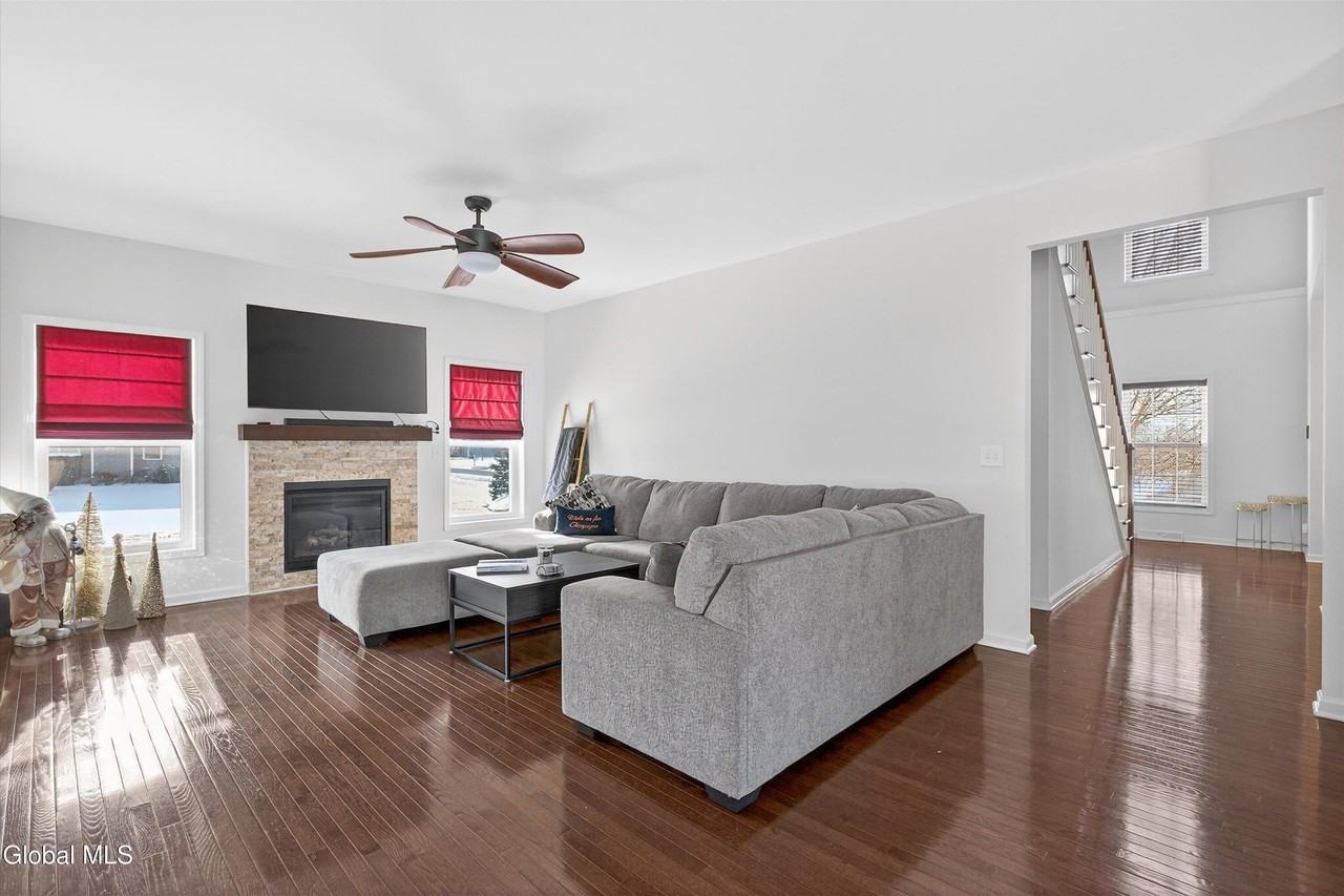 8 Coronado Way - Photo 3 of 45