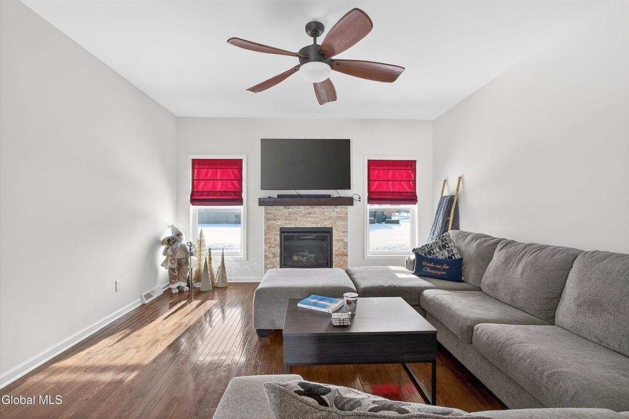 8 Coronado Way - Photo 4 of 45