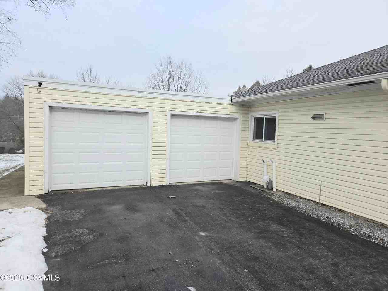 643 Upper Market St - Photo 2 of 33