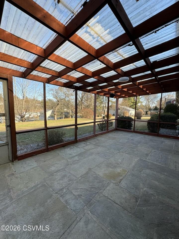 643 Upper Market St - Photo 6 of 33