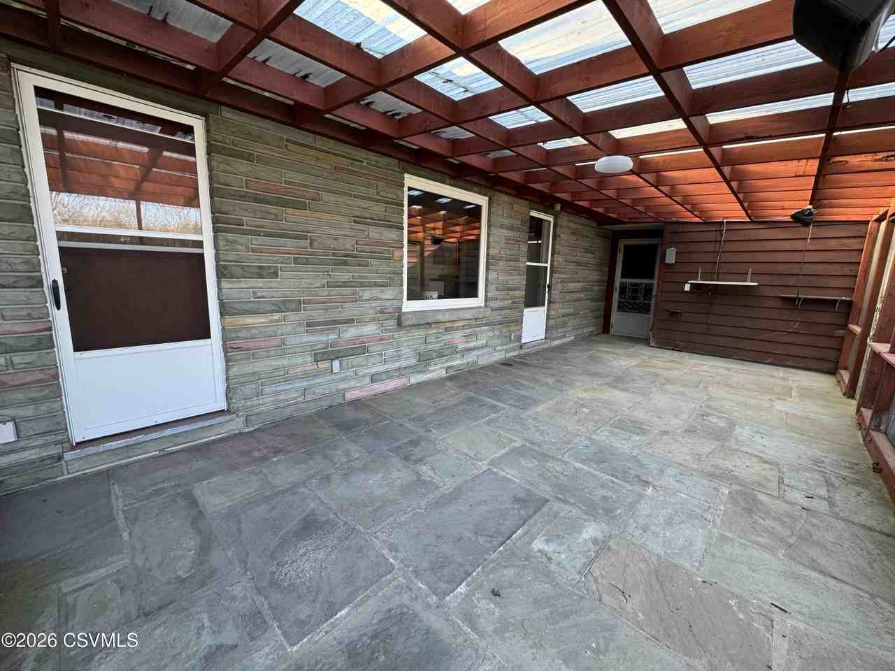 643 Upper Market St - Photo 7 of 33