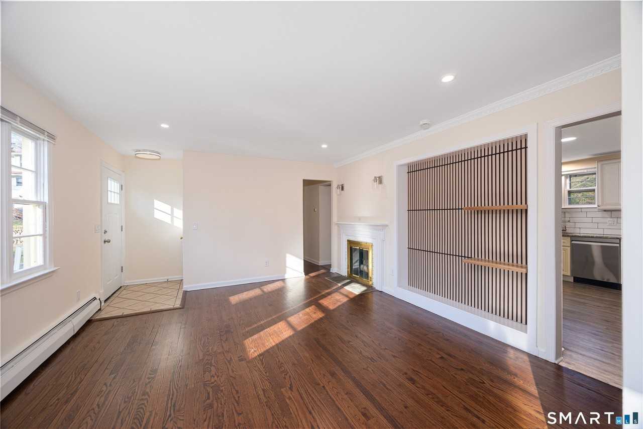 55 Glendale Rd - Photo 6 of 25