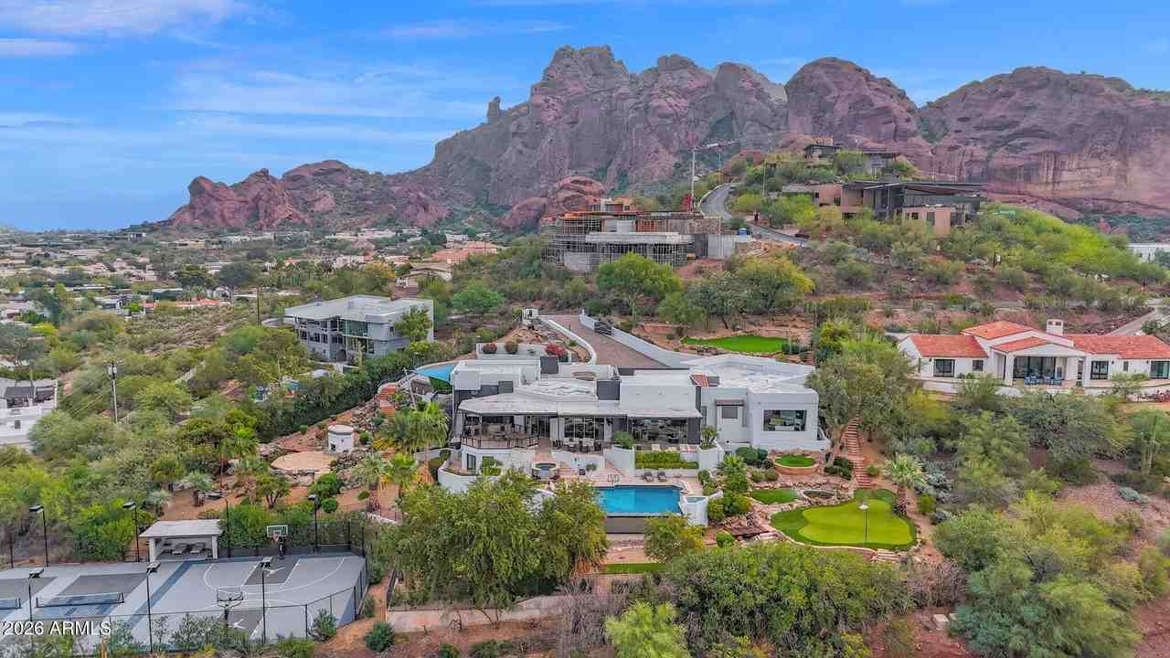 5632 N Camelback Canyon Dr