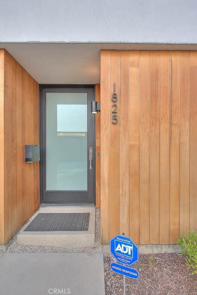 1825 N Kenmore Ave - Photo 3 of 50