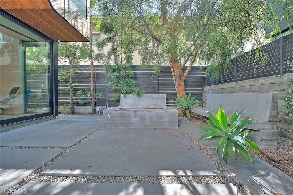 1825 N Kenmore Ave - Photo 4 of 50