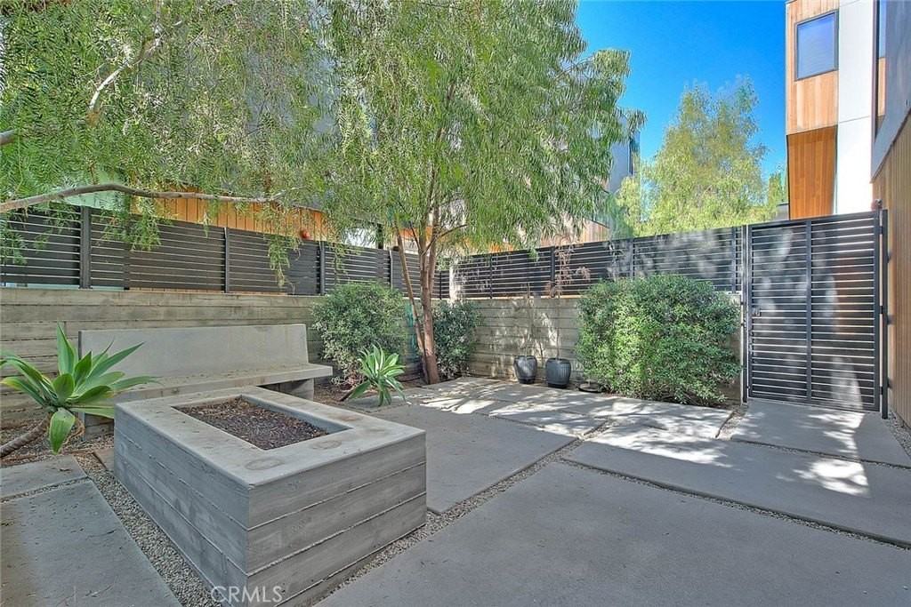 1825 N Kenmore Ave - Photo 5 of 50