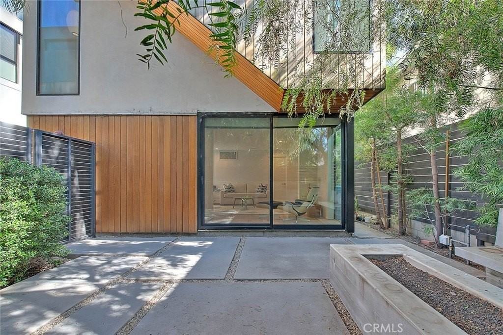 1825 N Kenmore Ave - Photo 6 of 50