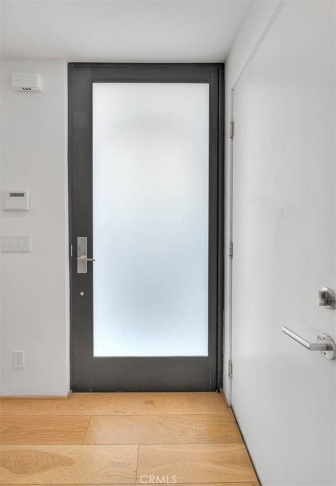 1825 N Kenmore Ave - Photo 7 of 50