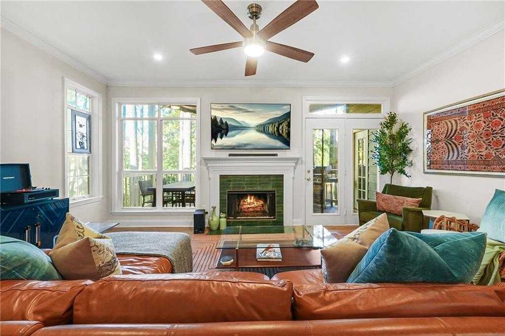 815 Mcgill Park Ave Ne - Photo 4 of 33