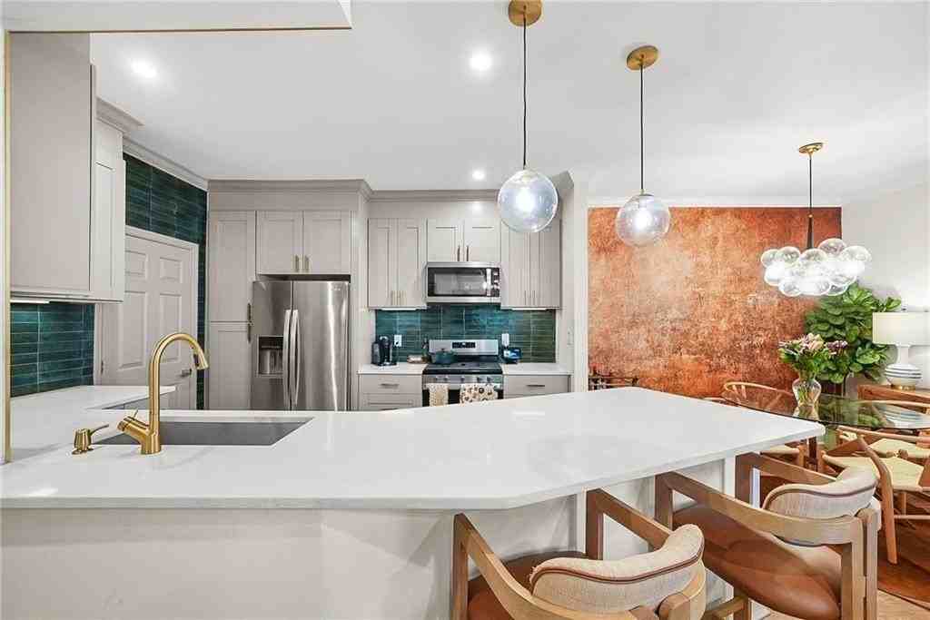 815 Mcgill Park Ave Ne - Photo 6 of 33