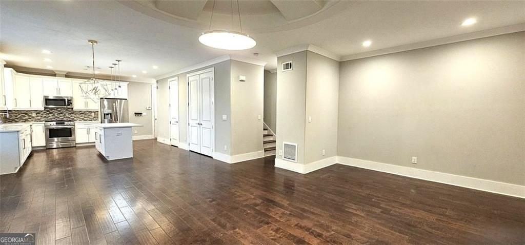 1993 Memorial Dr Se - Photo 2 of 16