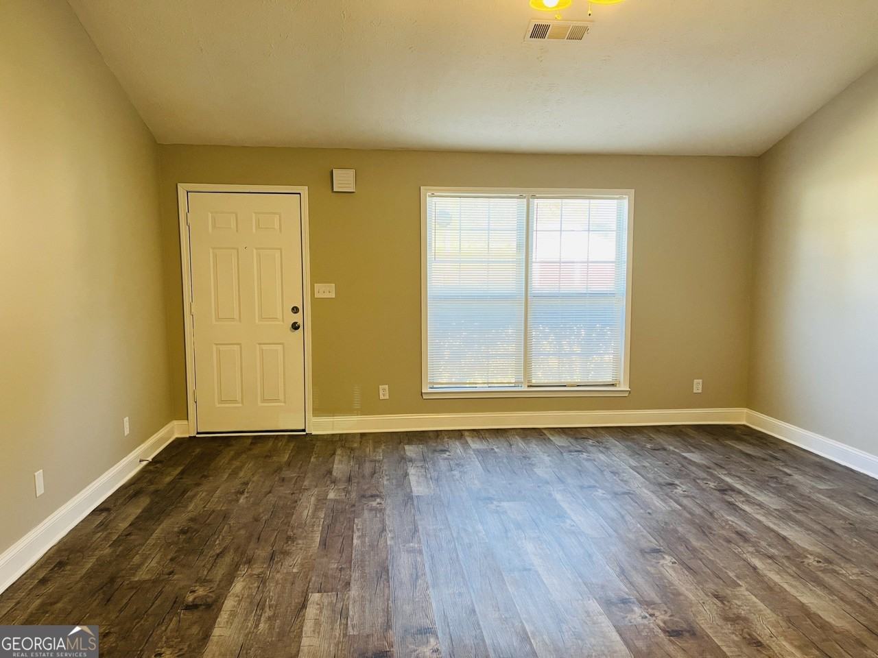 2890 Garnet Way - Photo 5 of 29