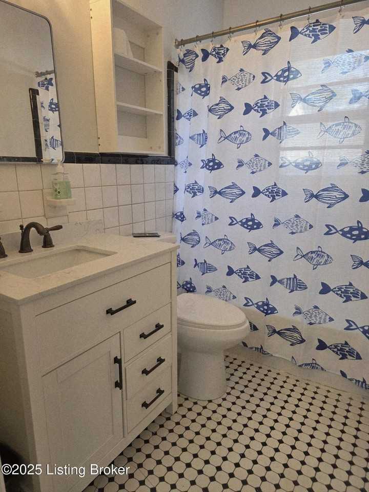 4320 Norbourne Blvd - Photo 3 of 16