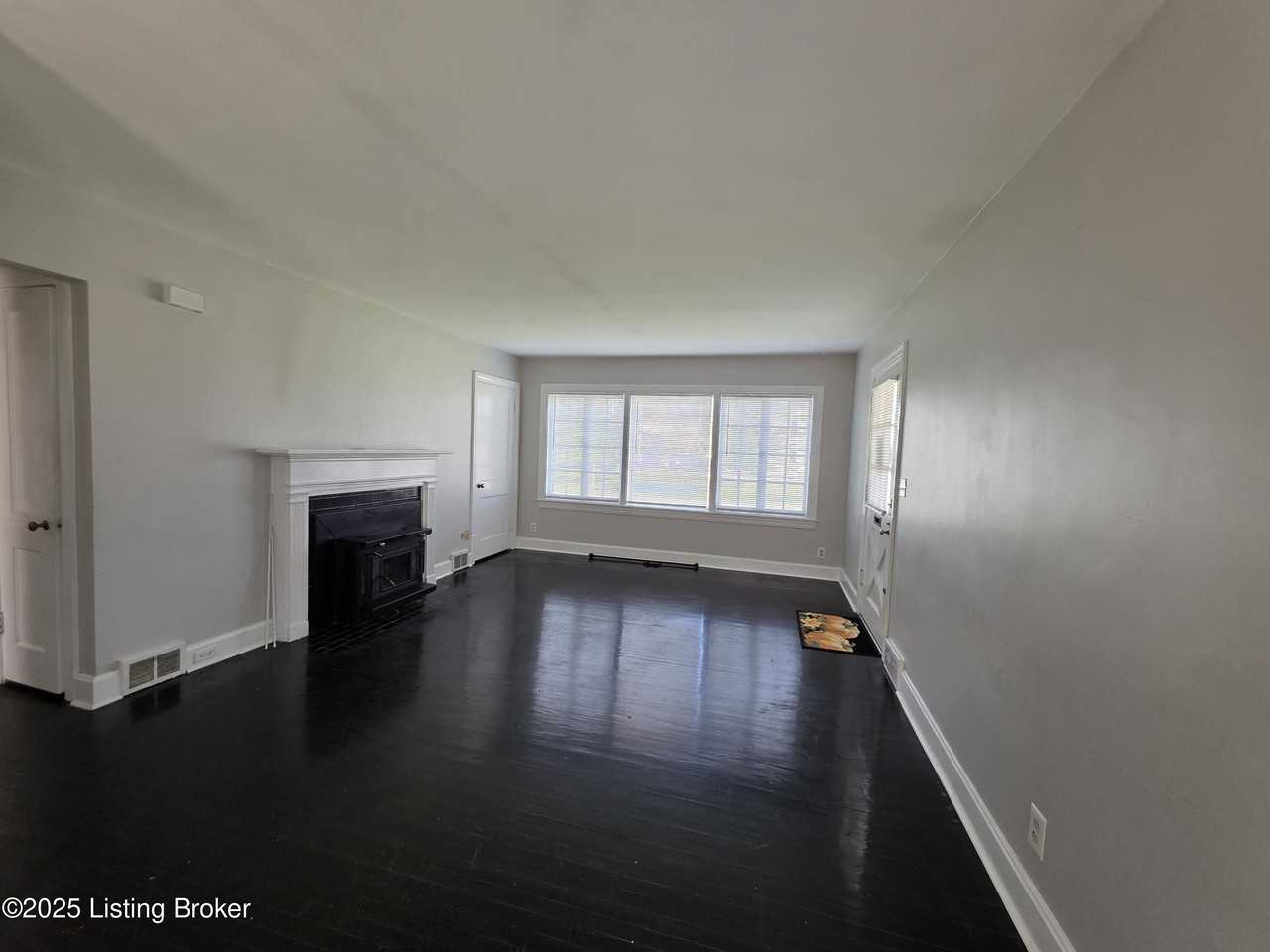 4320 Norbourne Blvd - Photo 4 of 16