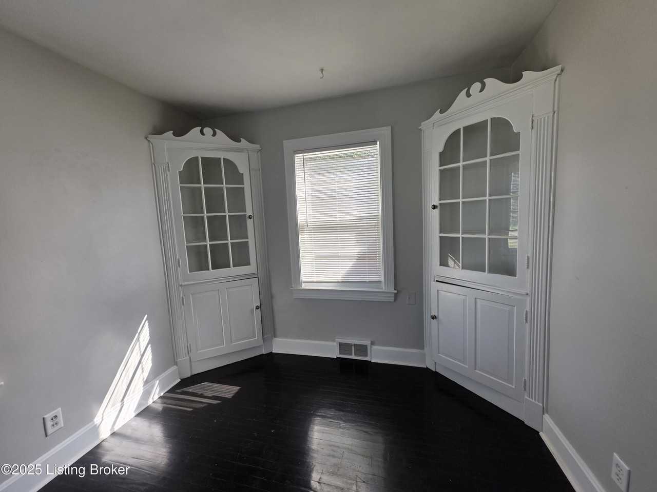 4320 Norbourne Blvd - Photo 5 of 16