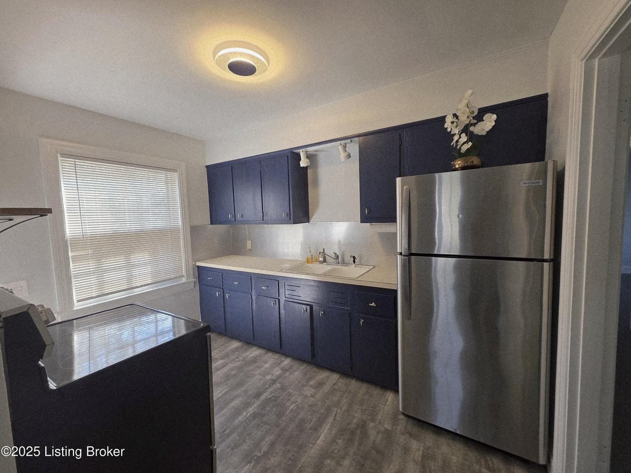 4320 Norbourne Blvd - Photo 6 of 16