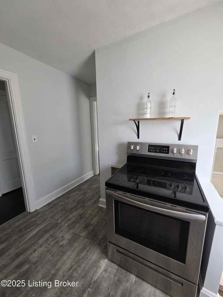 4320 Norbourne Blvd - Photo 7 of 16