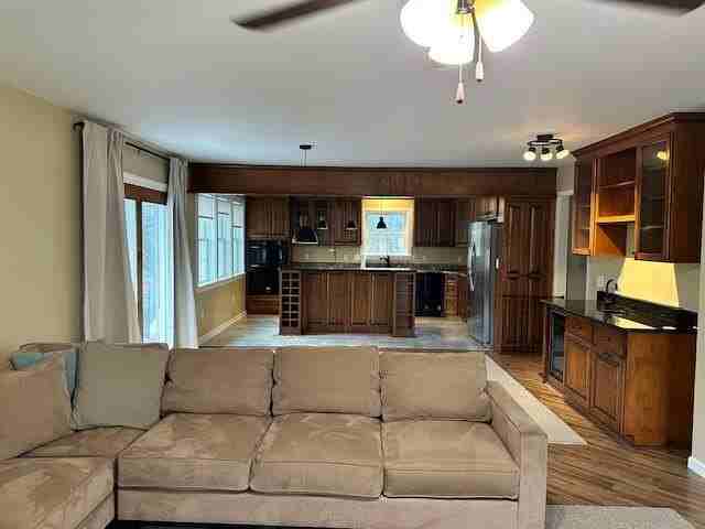 8120 Gregory Rd - Photo 6 of 23