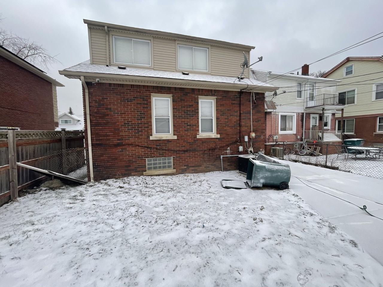 6025 Ternes St - Photo 4 of 36