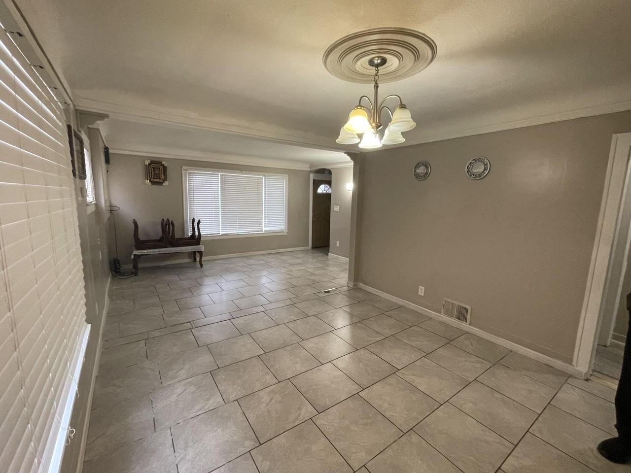 6025 Ternes St - Photo 7 of 36