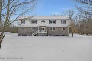 featured image of 28 Robin Ln