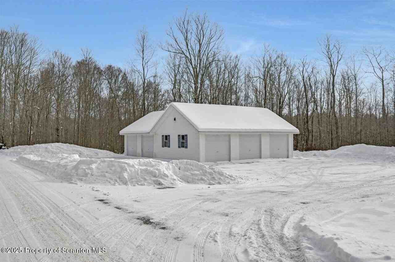 28 Robin Ln - Photo 3 of 41