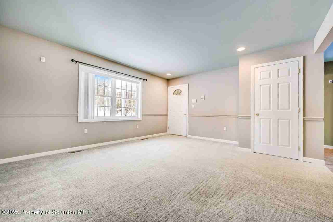 28 Robin Ln - Photo 6 of 41