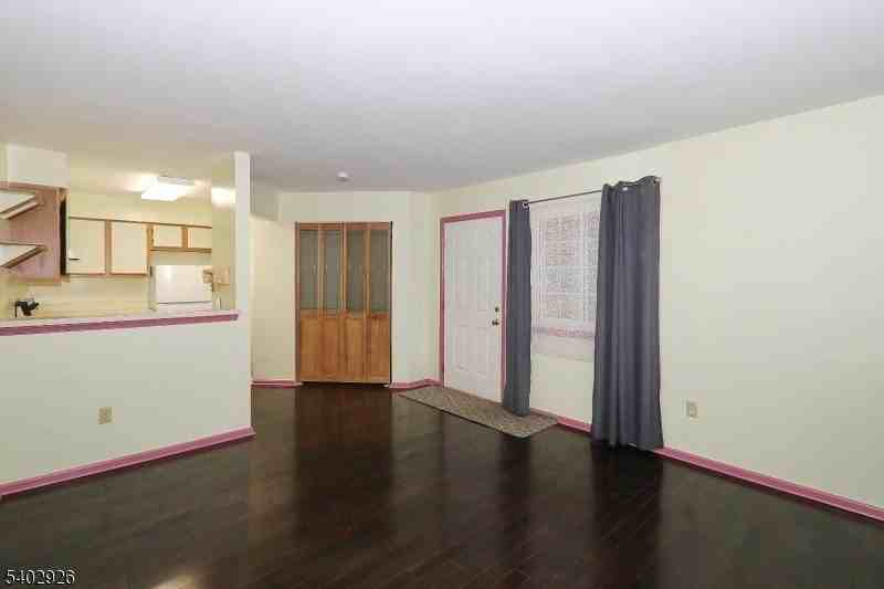 153 Cortland Ln - Photo 4 of 18