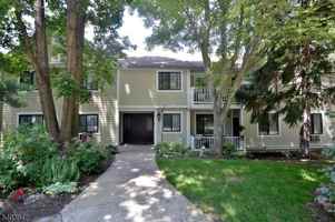 featured image of 15 Foxwood Dr #E