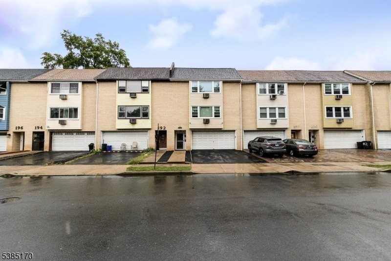 190 Park St - Photo 2 of 31