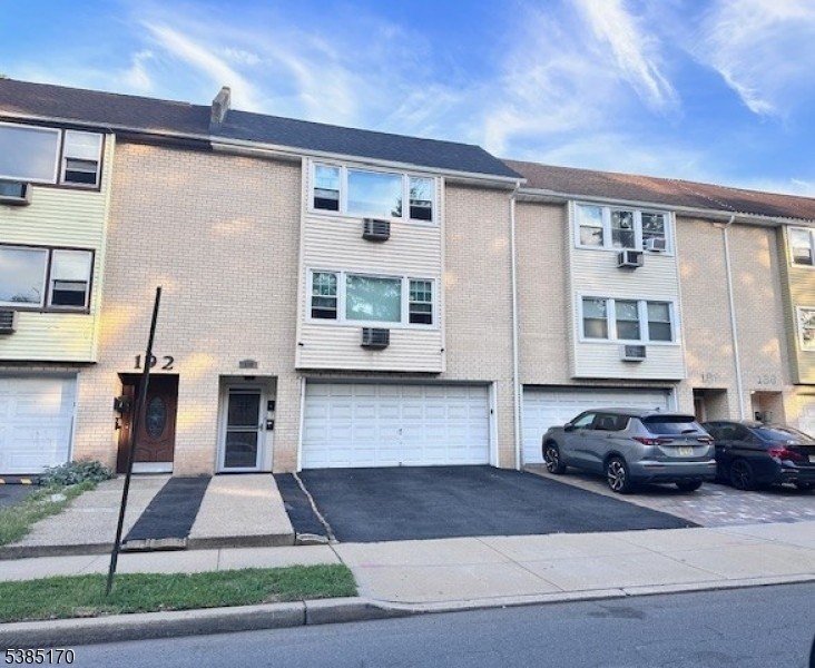 190 Park St - Photo 4 of 31