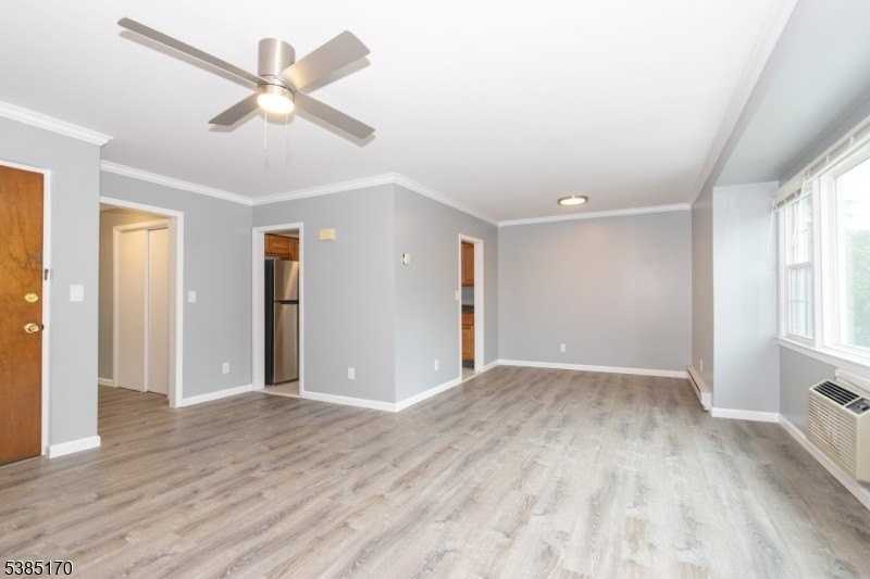 190 Park St - Photo 7 of 31