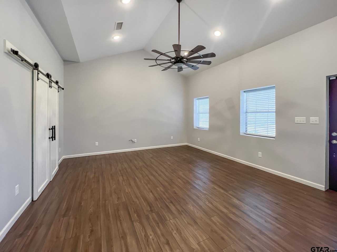 11510 Kitty Hawk Dr - Photo 2 of 21