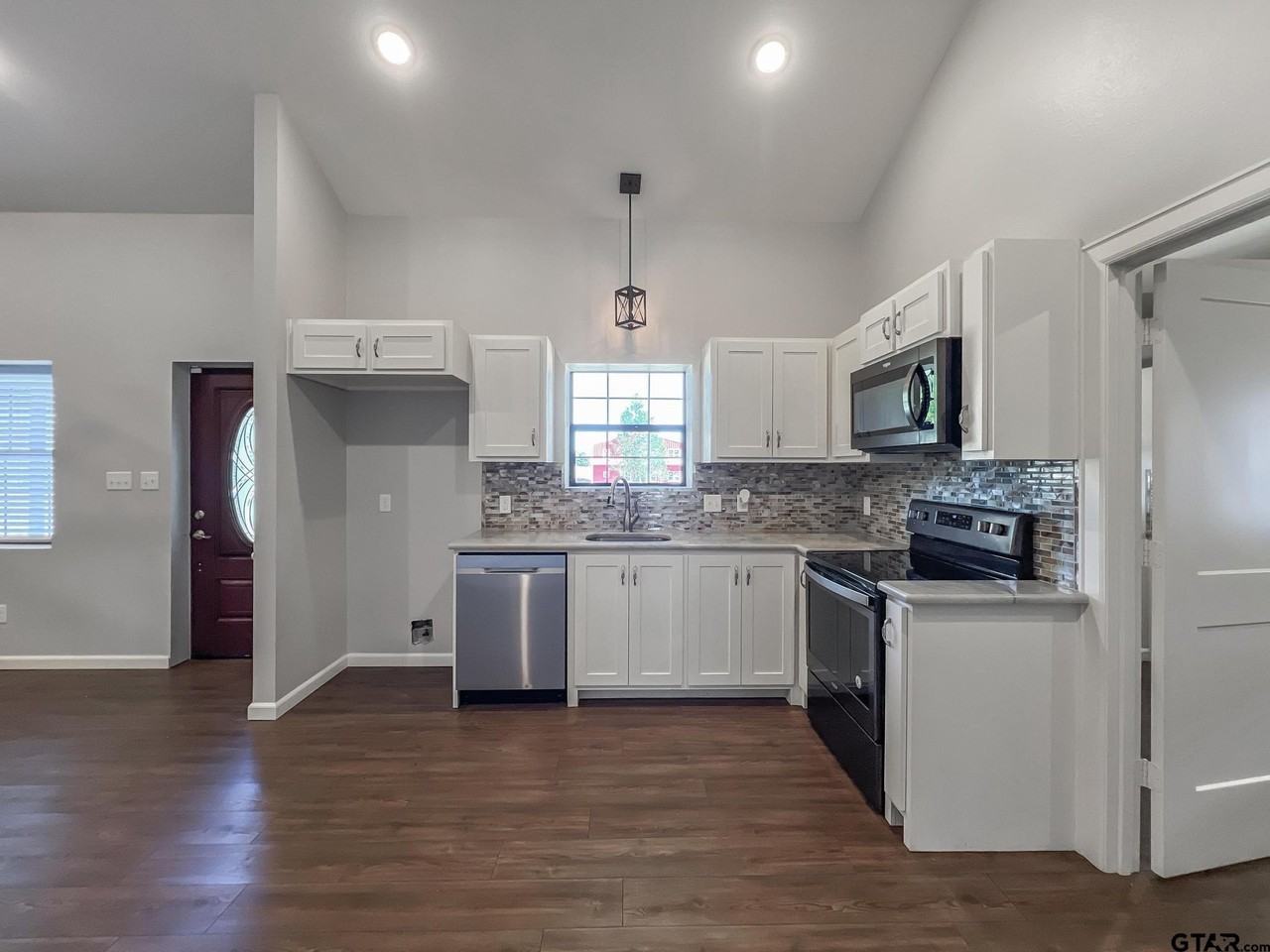 11510 Kitty Hawk Dr - Photo 4 of 21