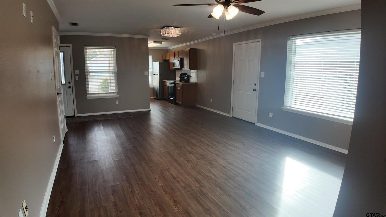 1108 Woodlands Park Dr - Photo 2 of 14