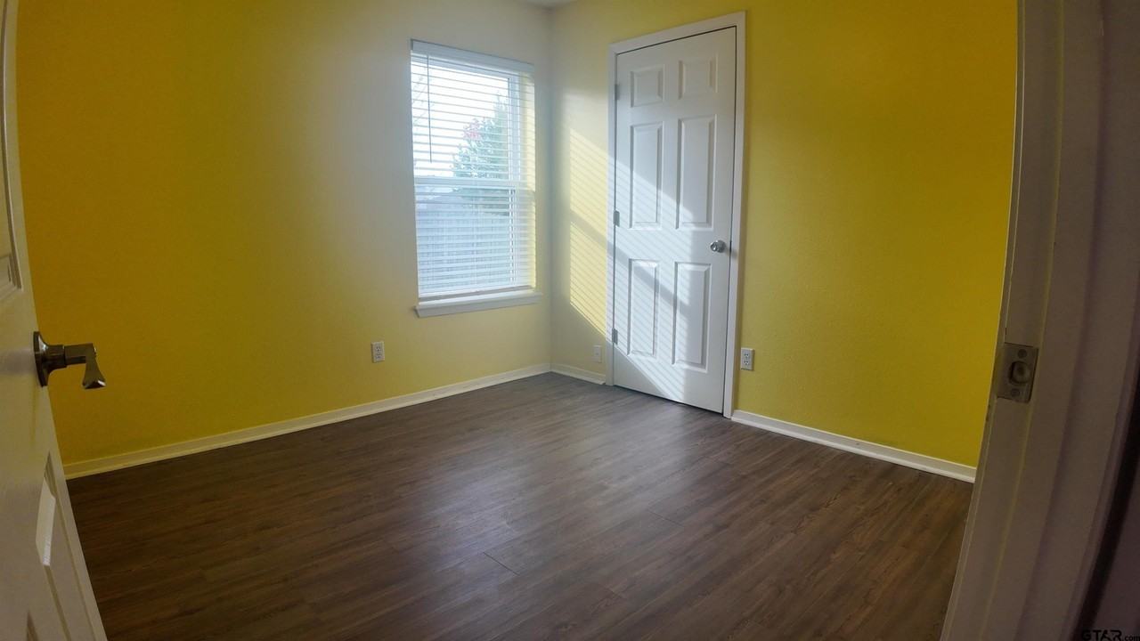 1108 Woodlands Park Dr - Photo 3 of 14