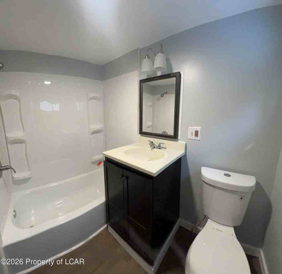 98 Pine St - Photo 5 of 10