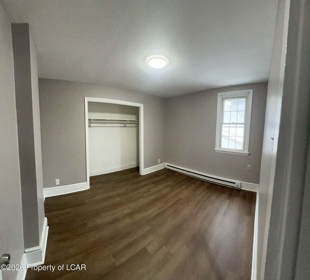 98 Pine St - Photo 7 of 10