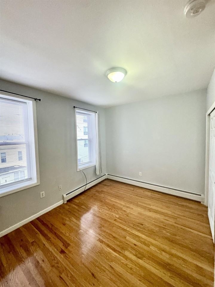 53 Washburn St #3L - Photo 4 of 8