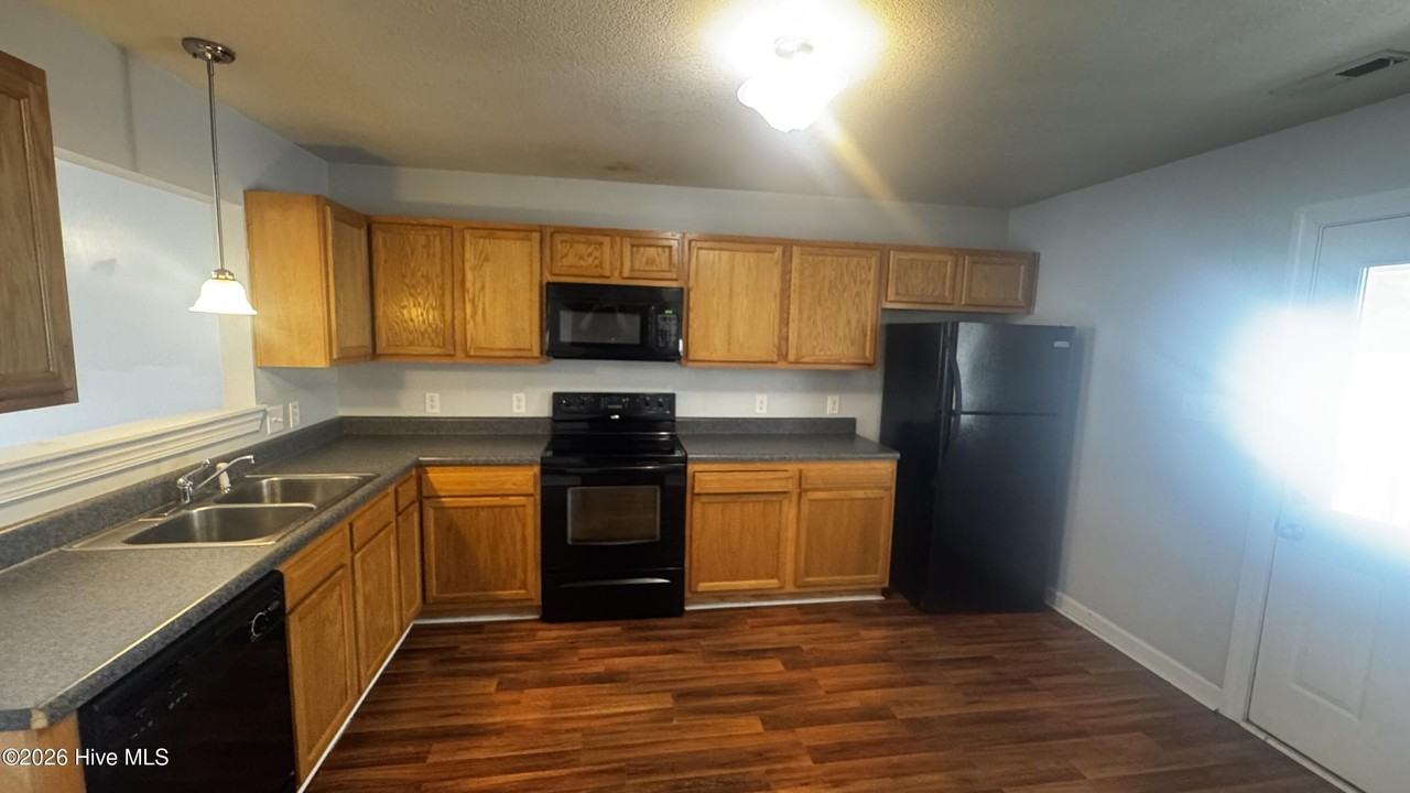 504 Streamwood Dr - Photo 6 of 16