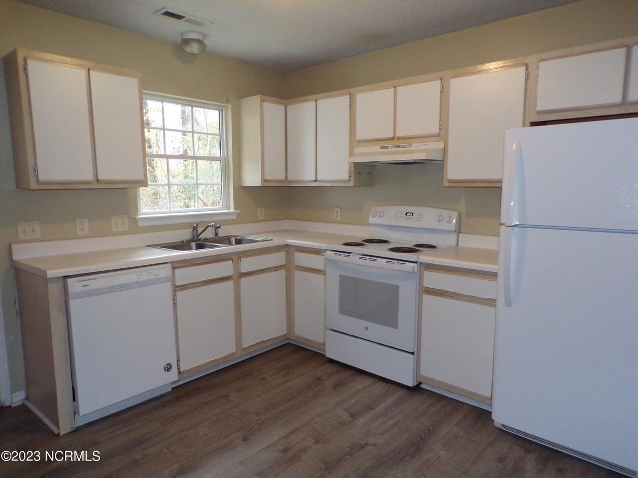 890 W Pueblo Dr - Photo 7 of 23