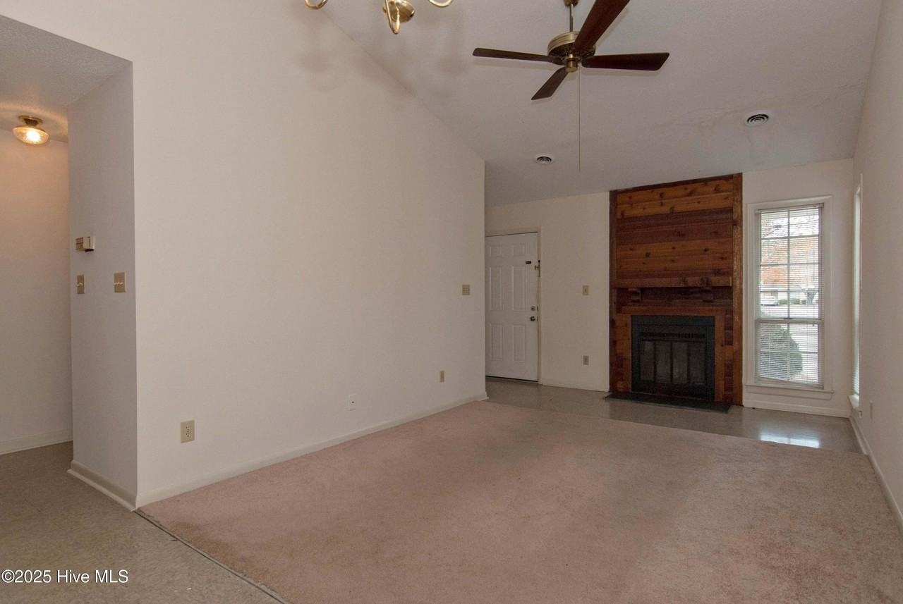 817 Varsity Dr - Photo 2 of 10