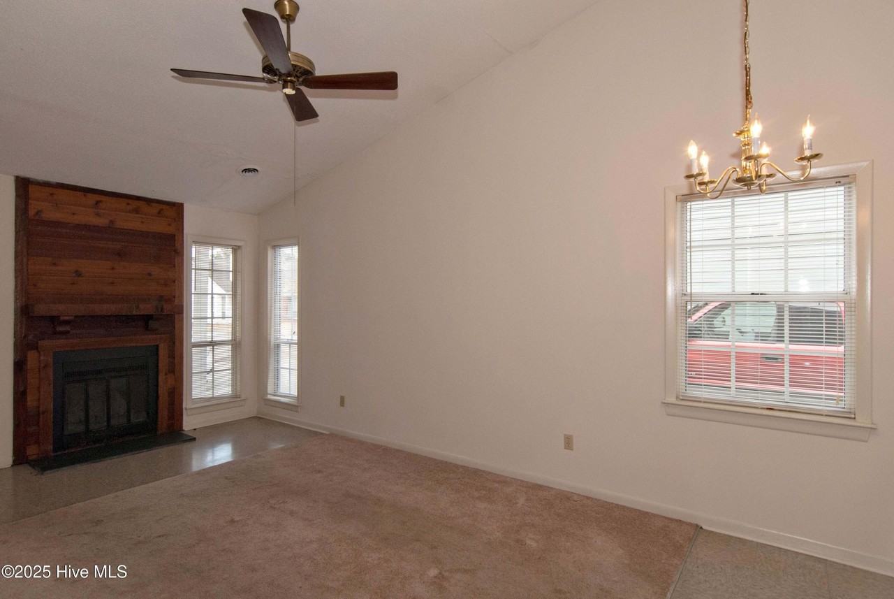 817 Varsity Dr - Photo 3 of 10