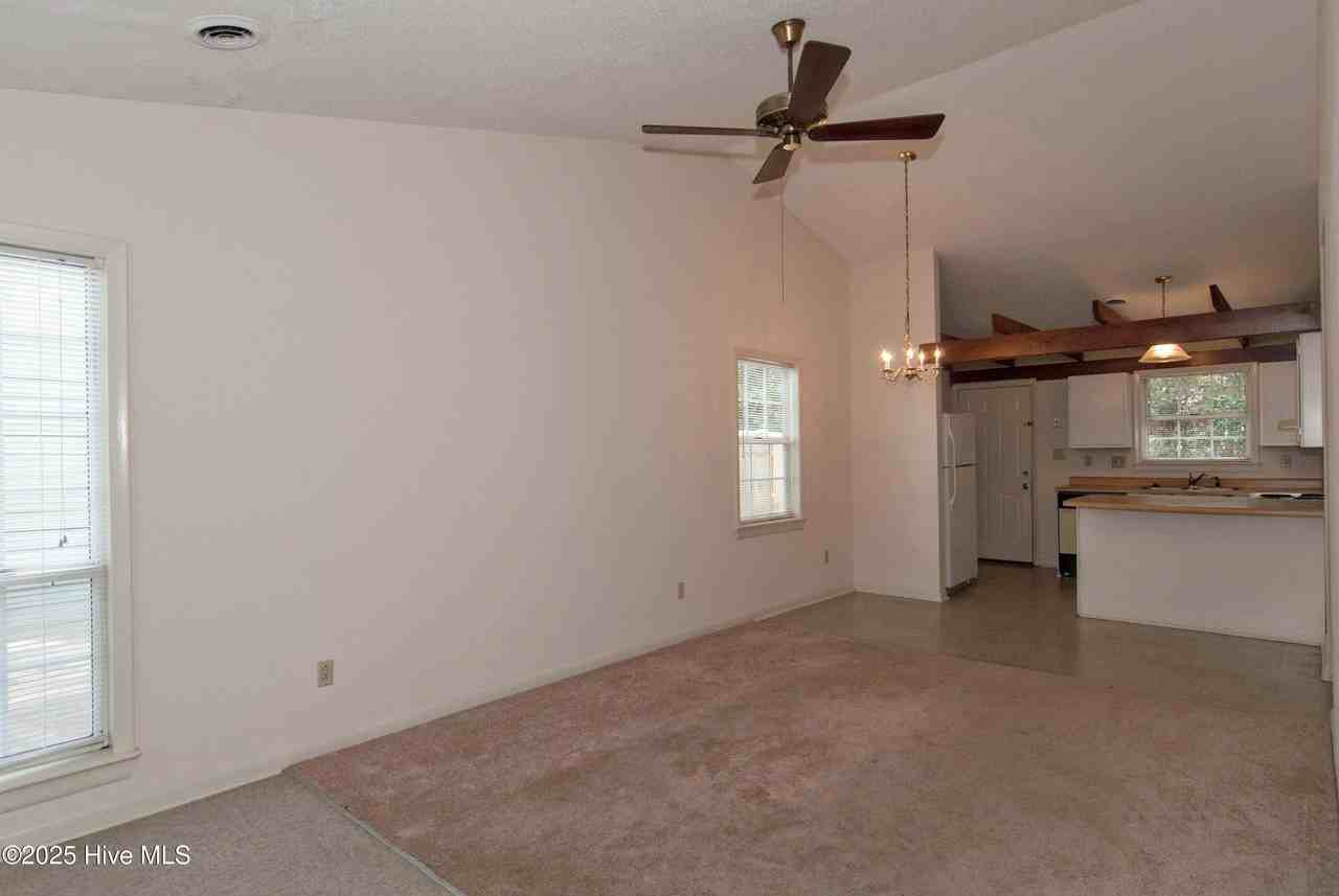 817 Varsity Dr - Photo 4 of 10