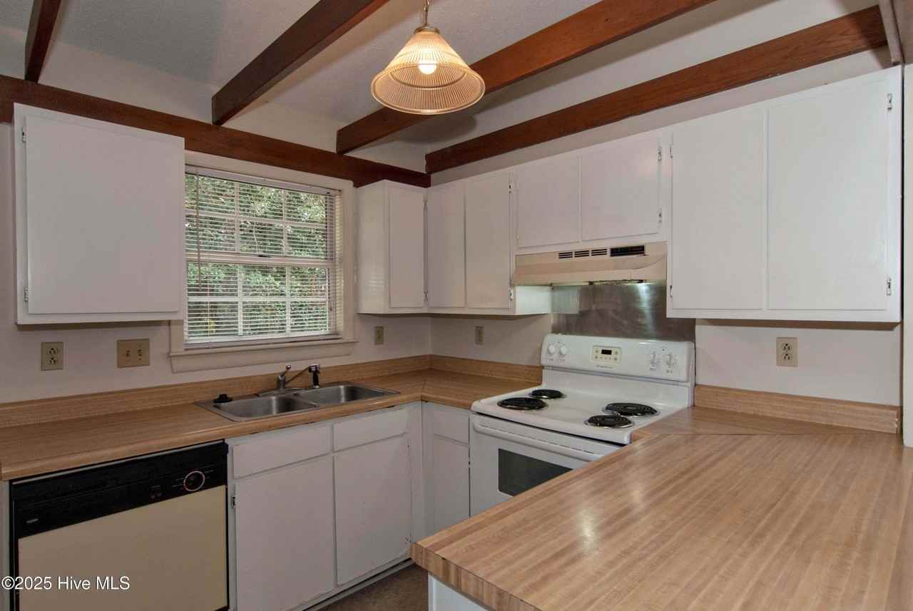 817 Varsity Dr - Photo 6 of 10