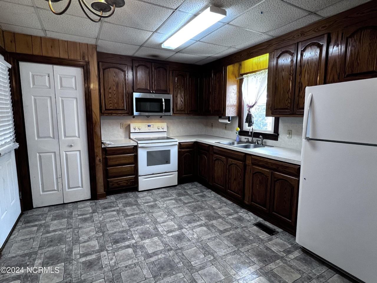 219 N Church St Unit A #A - Photo 3 of 9