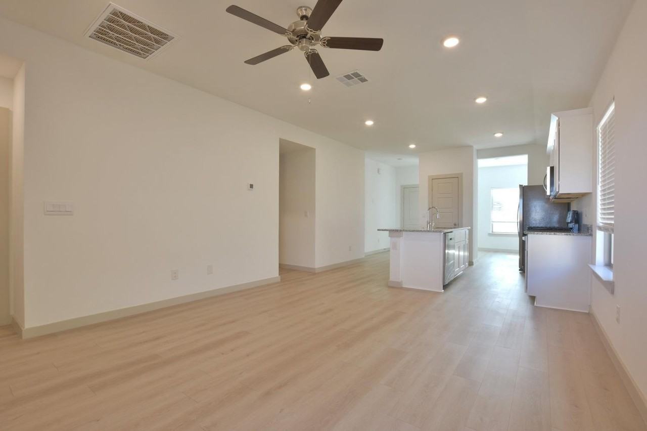 7438 8th St - Photo 7 of 18